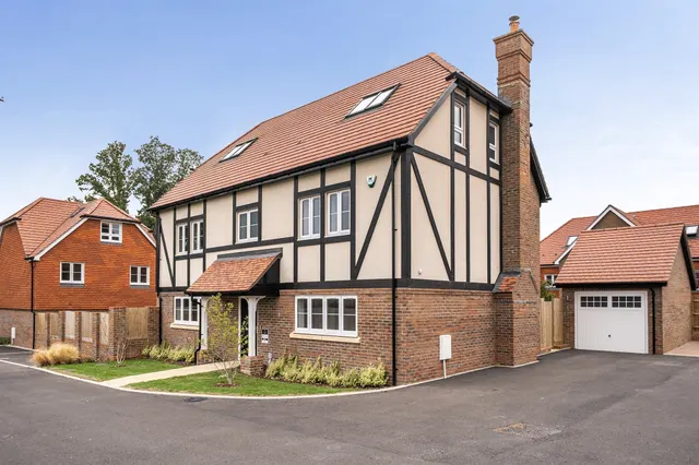 Folders Lane, Burgess Hill, RH15, photo 1
