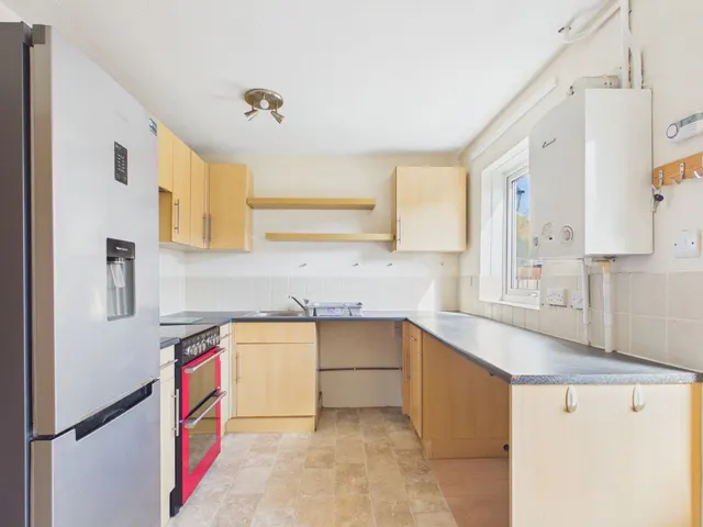 Pendennis Road, SN5, photo 3