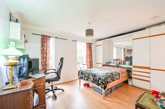 20 Coopers Close, London, photo 1