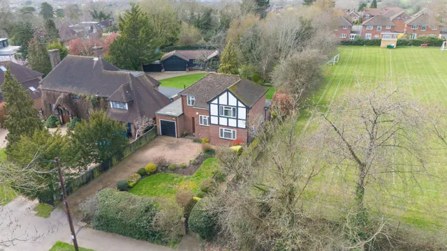 4 bedroom house — Osborne Road, Potters Bar, EN6 1RZ