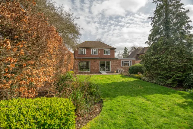 Photo 3 — Osborne Road, Potters Bar, EN6 1RZ