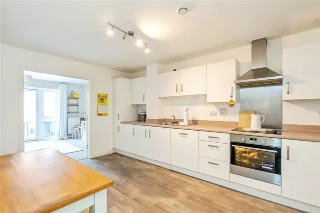 Pinewood Way, Chichester, PO19, photo 2