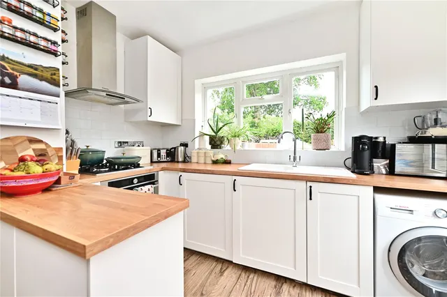 Photo 2 — Cranford Avenue, Church Crookham, Fleet, Hampshire, GU52 6QU