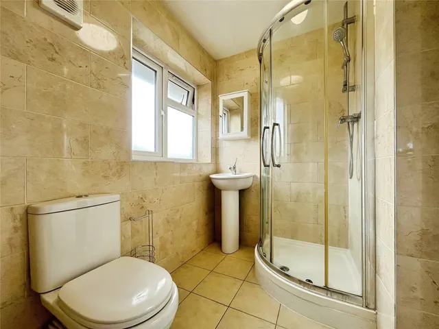 Kingsley Avenue, Englefield Green, TW20, photo 3