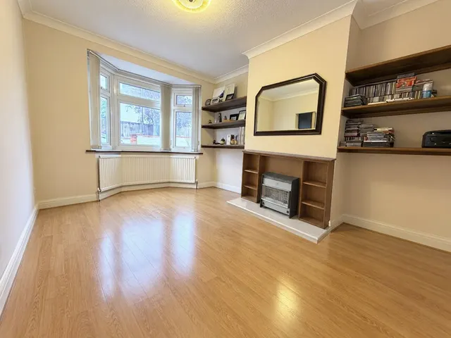 Castlewood Drive, London, SE9, photo 2