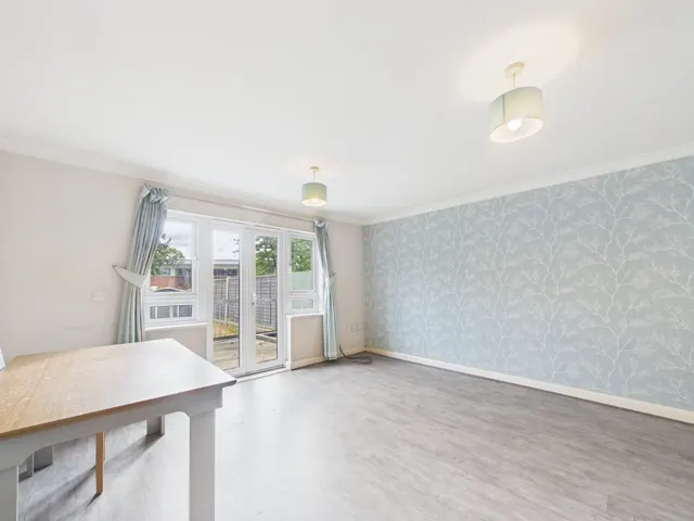 Norbury Road, Feltham, TW13, photo 2