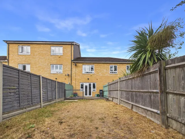 Norbury Road, Feltham, TW13, photo 3