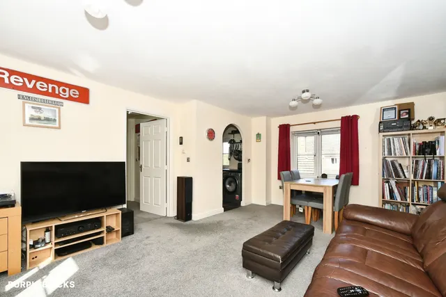 Mazurek Way, Swindon, SN25, photo 3