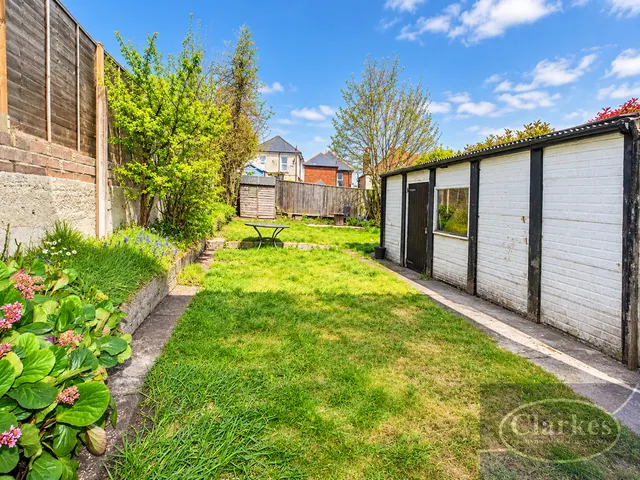 Markham Road, Charminster, photo 3