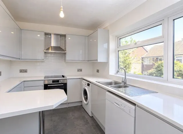 St. Christophers Close, Isleworth, TW7, photo 3