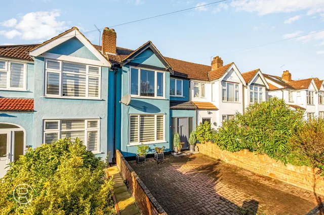 Barmouth Avenue, Perivale, Greenford, Greater London, UB6 8JU, photo 1