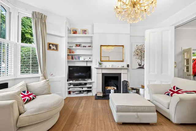 Photo 2 — Stag Lane, Buckhurst Hill, Essex, IG9 5TD