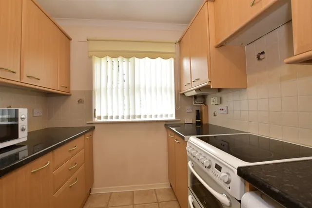 Abbs Cross Gardens, Hornchurch, RM12, photo 3