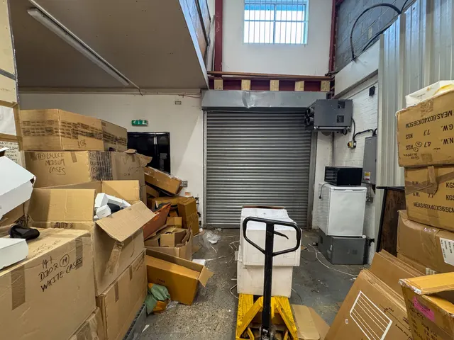 High Road, London, NW10, photo 3