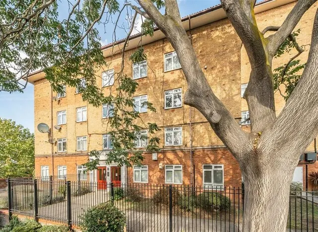 Wandsworth Road, SW8, photo 2