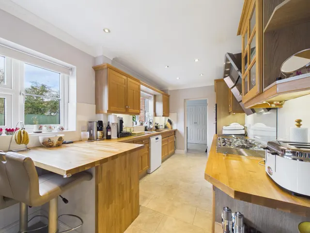 Photo 3 — Chalklands, Howe Green, Chelmsford, Essex, CM2