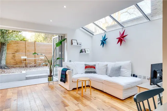 2 bedroom flat — Oakbury Road, London, SW6