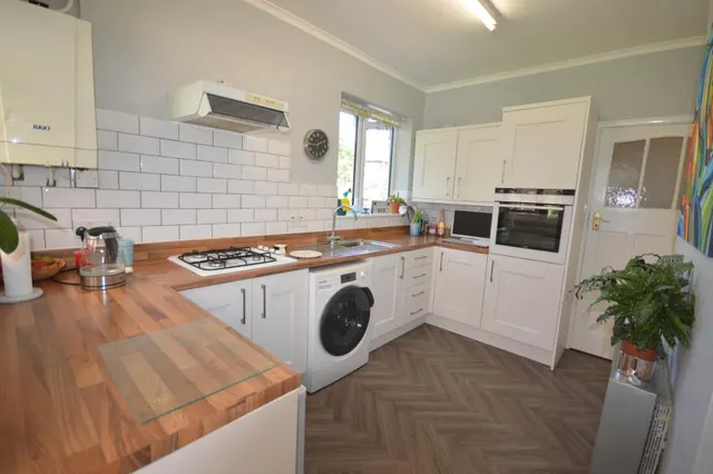 Priorslee Road, Snedshill, photo 2