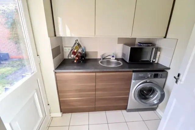 Photo 3 — Whalley Drive, Bletchley, Milton Keynes, Buckinghamshire, MK3 6HS