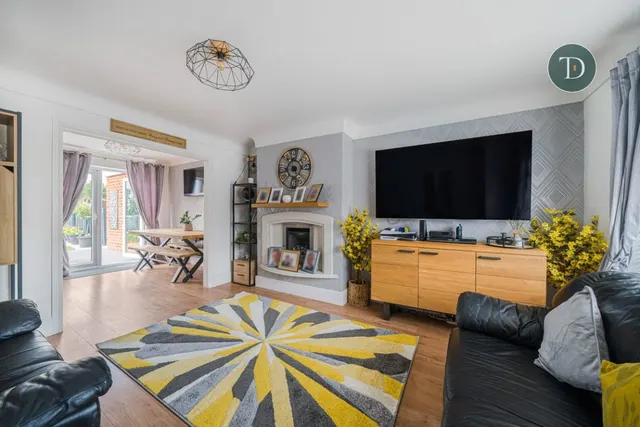 Photo 3 — Weaver Road, Whitby, CH65 9DF