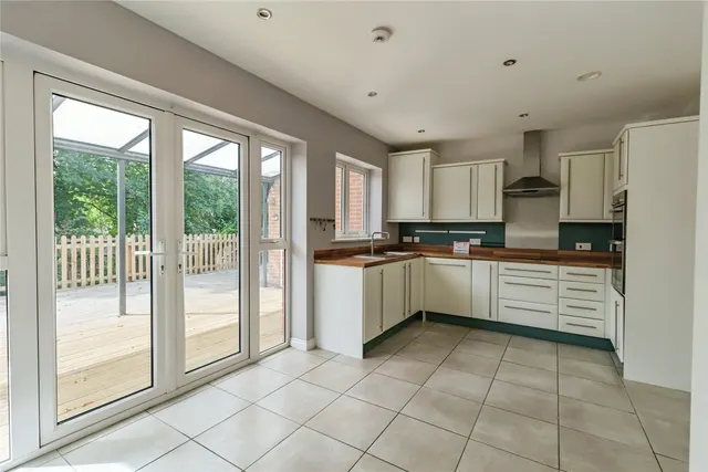 Consort Gardens, East Cowes, PO32, photo 3