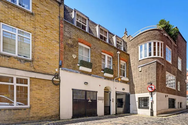 Wimpole Mews, London, W1G, photo 1