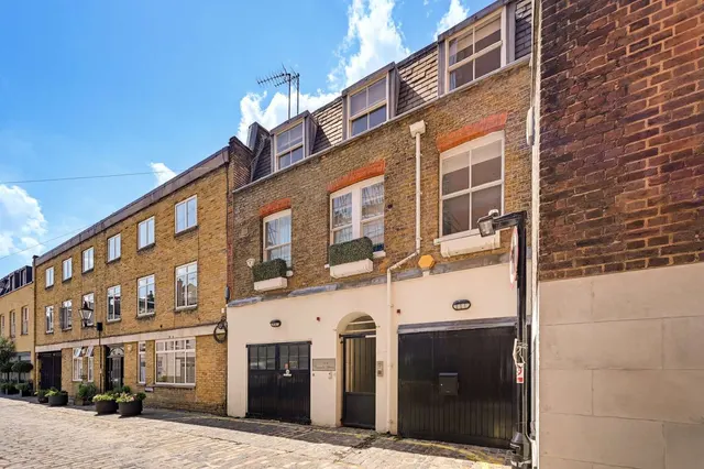 Wimpole Mews, London, W1G, photo 2