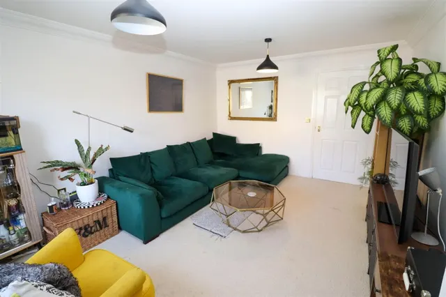 Turgis Road, Elvetham Heath, photo 2