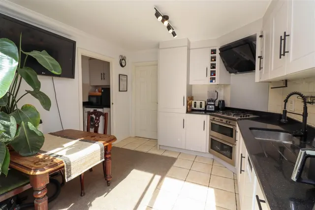 Turgis Road, Elvetham Heath, photo 3
