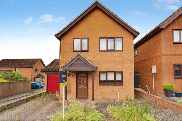 Vicarage Gardens, Debenham, Stowmarket, Suffolk, IP14, photo 1