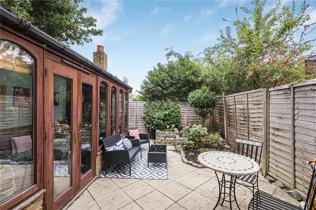 Photo 2 — Hydethorpe Road, London, SW12