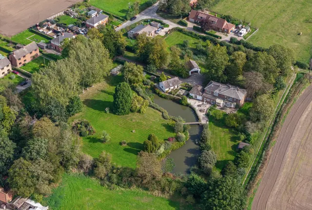 Aughton Lodge, Aughton, photo 1