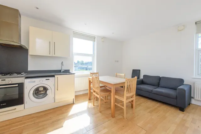 Photo 2 — Flat 11, Brent View House, London