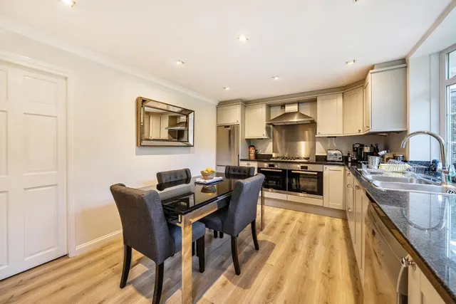 The Avenue, Camberley, GU15, photo 3