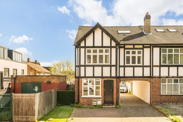 St. James's Drive, SW17, photo 1