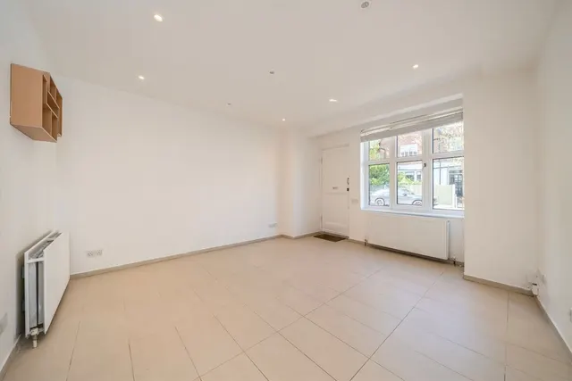 St. James's Drive, SW17, photo 2