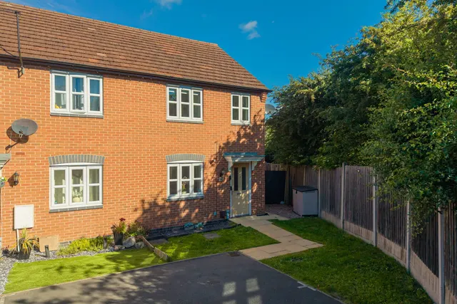 Cascade Close, Burton-on-trent, DE14, photo 1
