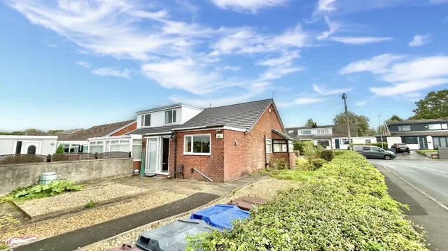 Cowley Crescent, Padiham, BB12, photo 2
