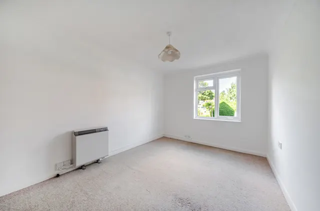 Summers Road, Farncombe, GU7, photo 3