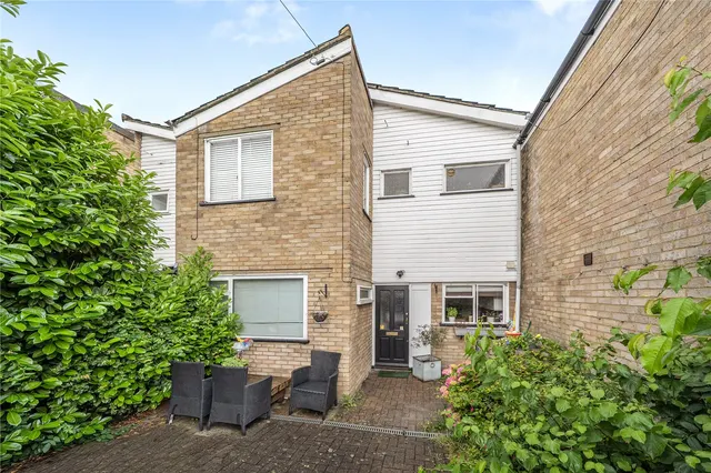Wolverton Road, HA7, photo 1
