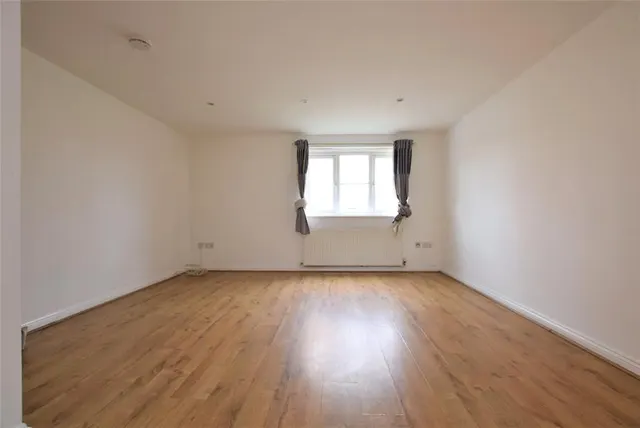 Nightingale Crescent, Harold Wood, RM3, photo 3