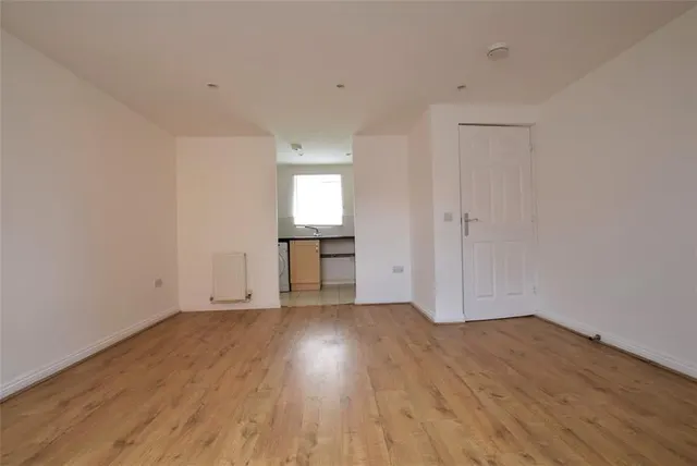 Nightingale Crescent, Harold Wood, RM3, photo 2
