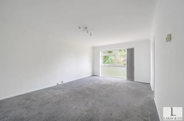 Photo 3 — Fairfield Road, Uxbridge, UB8 1AL