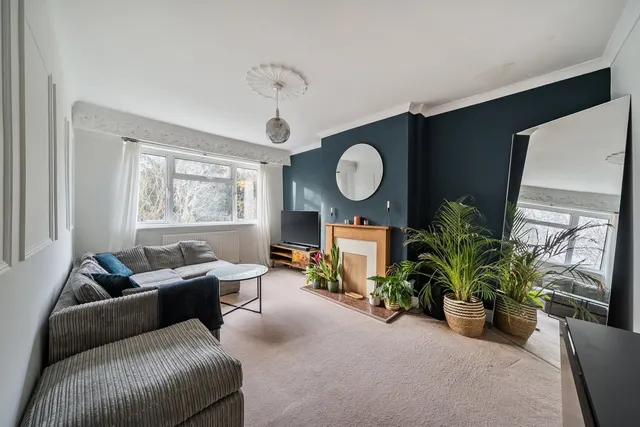 Meadowview Road, SE6, photo 1