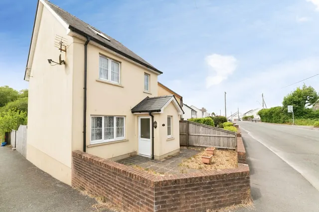 Carmarthen Road, Cross Hands, SA14, photo 1