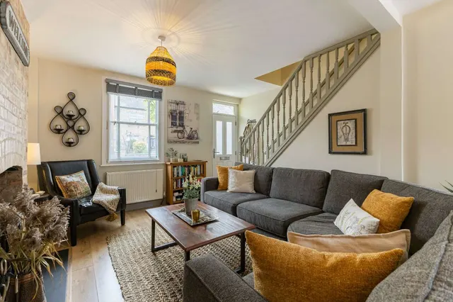 Queens Walk, Stamford, PE9, photo 2