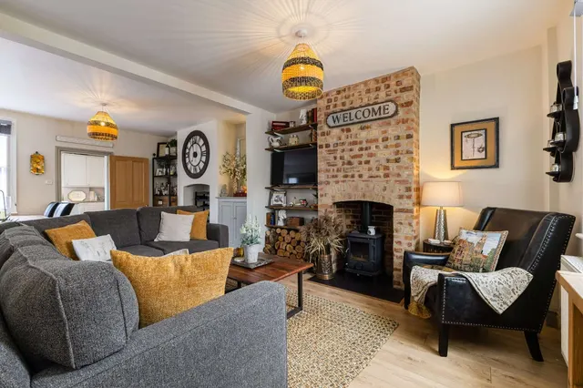 Queens Walk, Stamford, PE9, photo 3