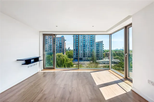Waterside Way, London, N17, photo 2