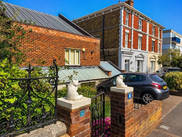 St. Margarets Street, Rochester, photo 1