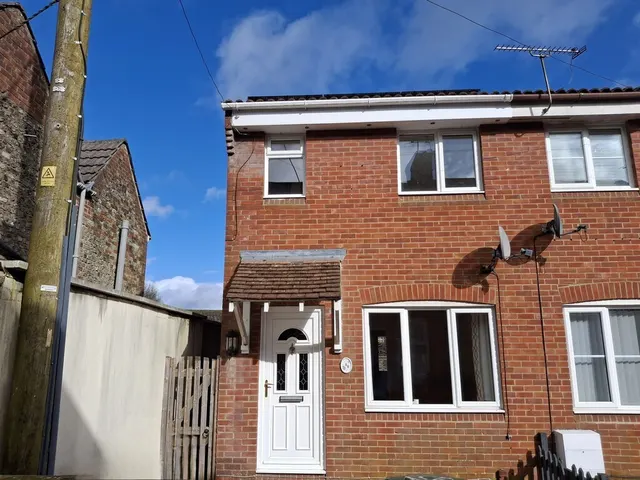 Chapel Street, Warminster, BA12, photo 1